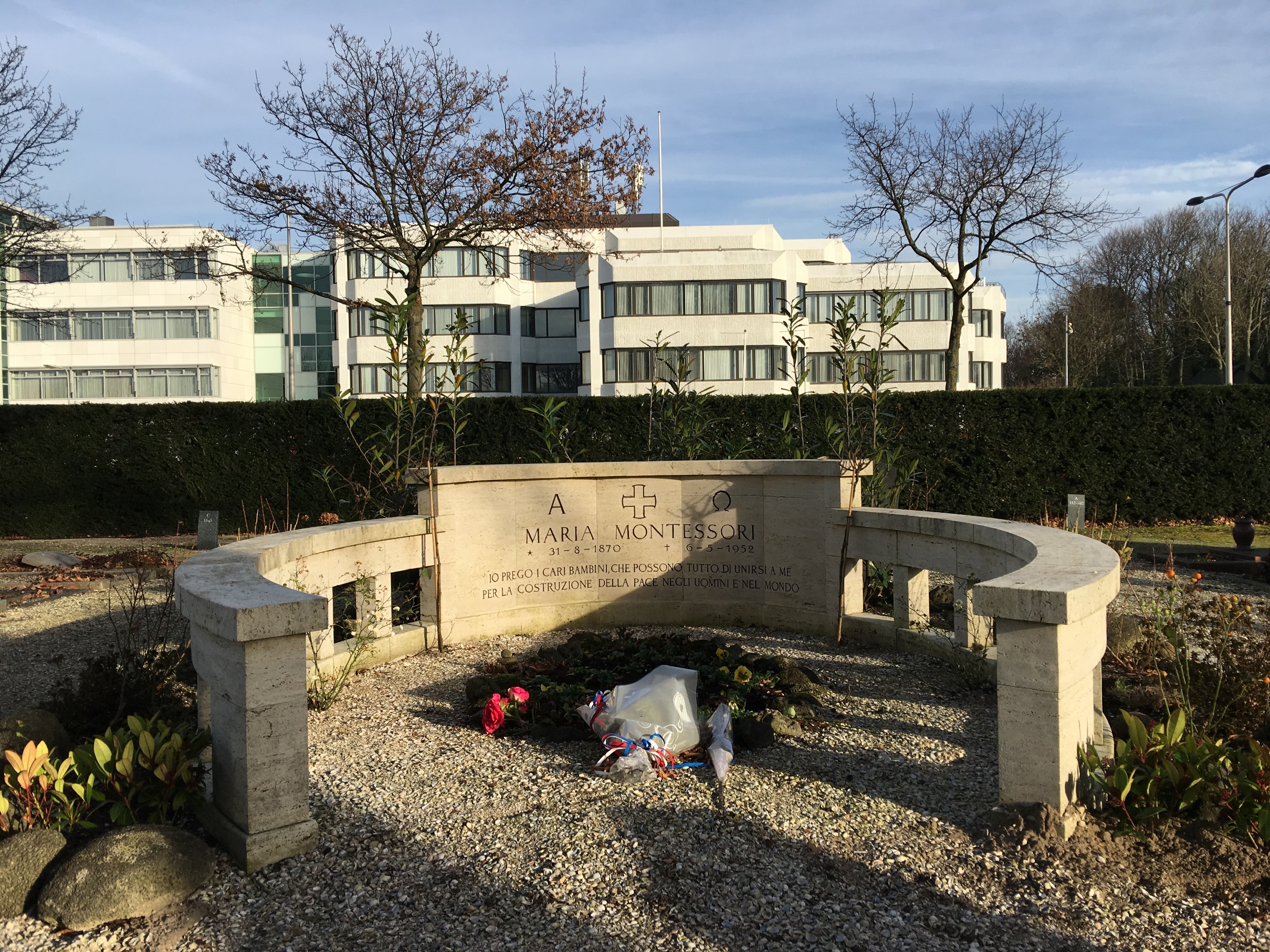 Maria Montessori's tomb,   Noordwijk (by Gabriele Maggi) - 03.JPG